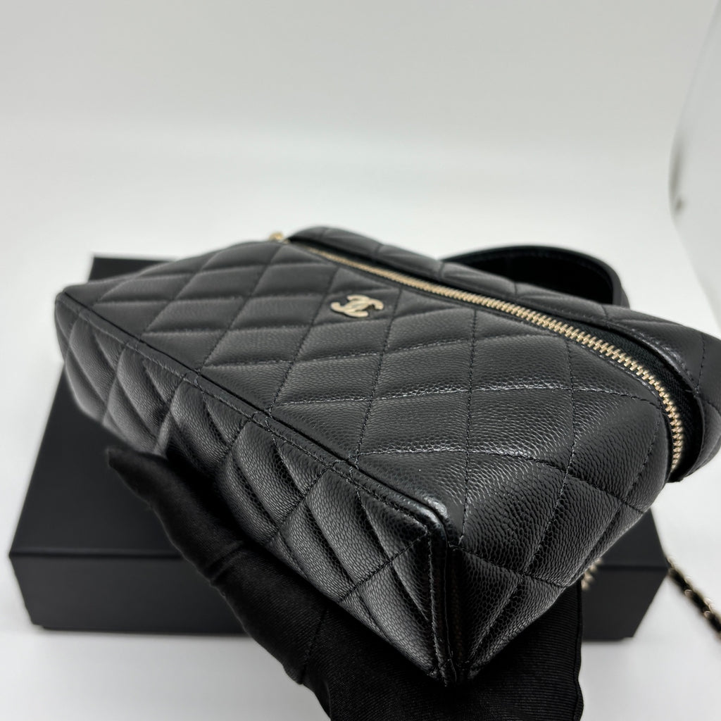 Chanel Vanity Case in Quilted Lambskin & Gold-Tone Metal AP4385-Y04059-C3906