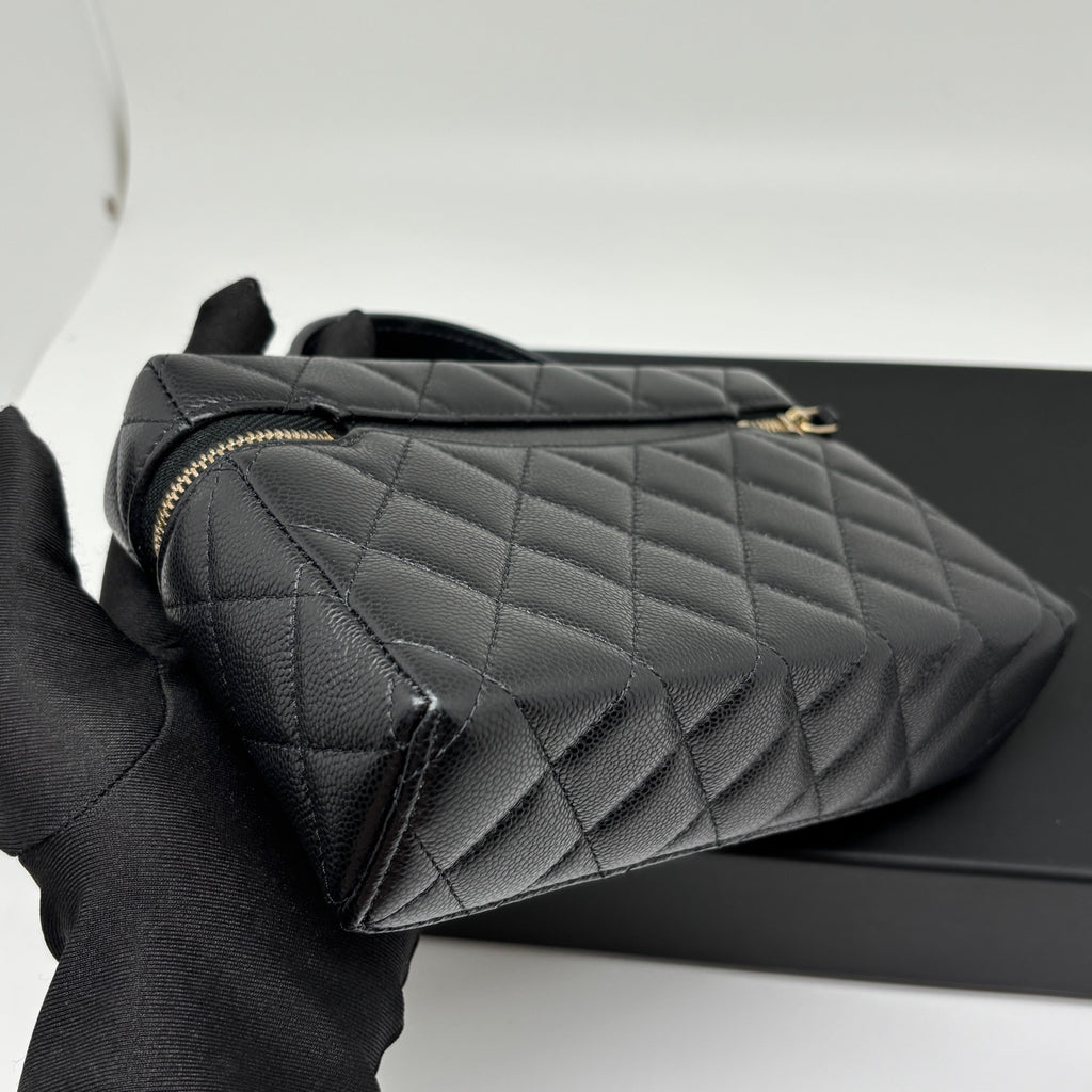 Chanel Vanity Case in Quilted Lambskin & Gold-Tone Metal AP4385-Y04059-C3906