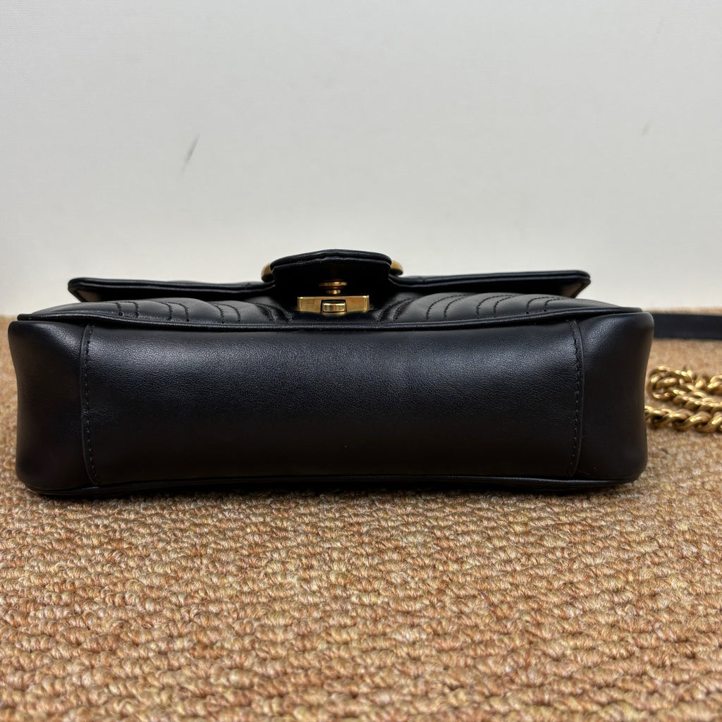 Gucci GG Marmont medium shoulder bag in quilted chevron leather 446744DTDIT1000