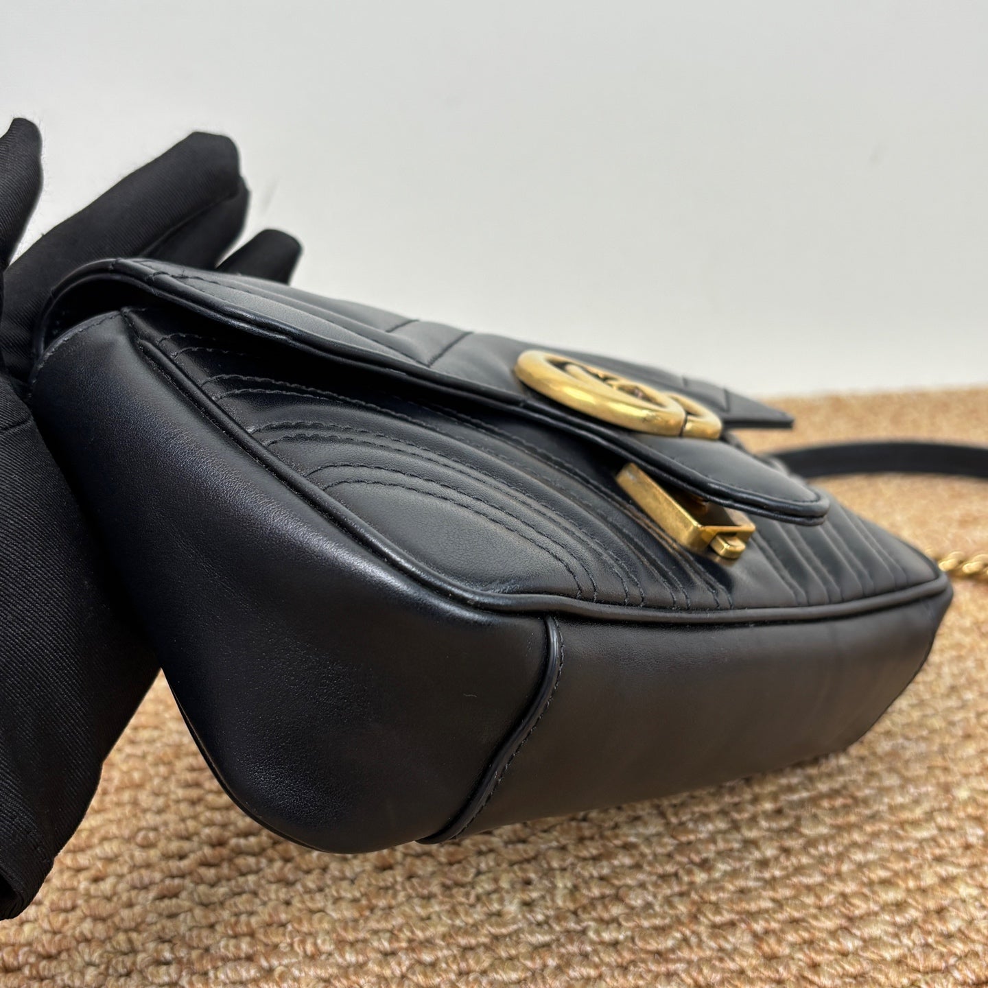 Gucci GG Marmont medium shoulder bag in quilted chevron leather 446744DTDIT1000