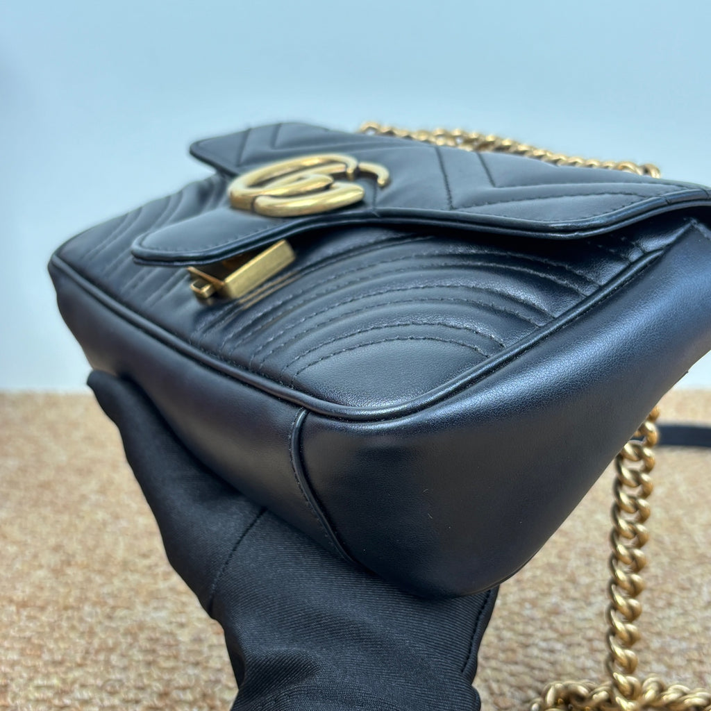 Gucci GG Marmont medium shoulder bag in quilted chevron leather 446744DTDIT1000