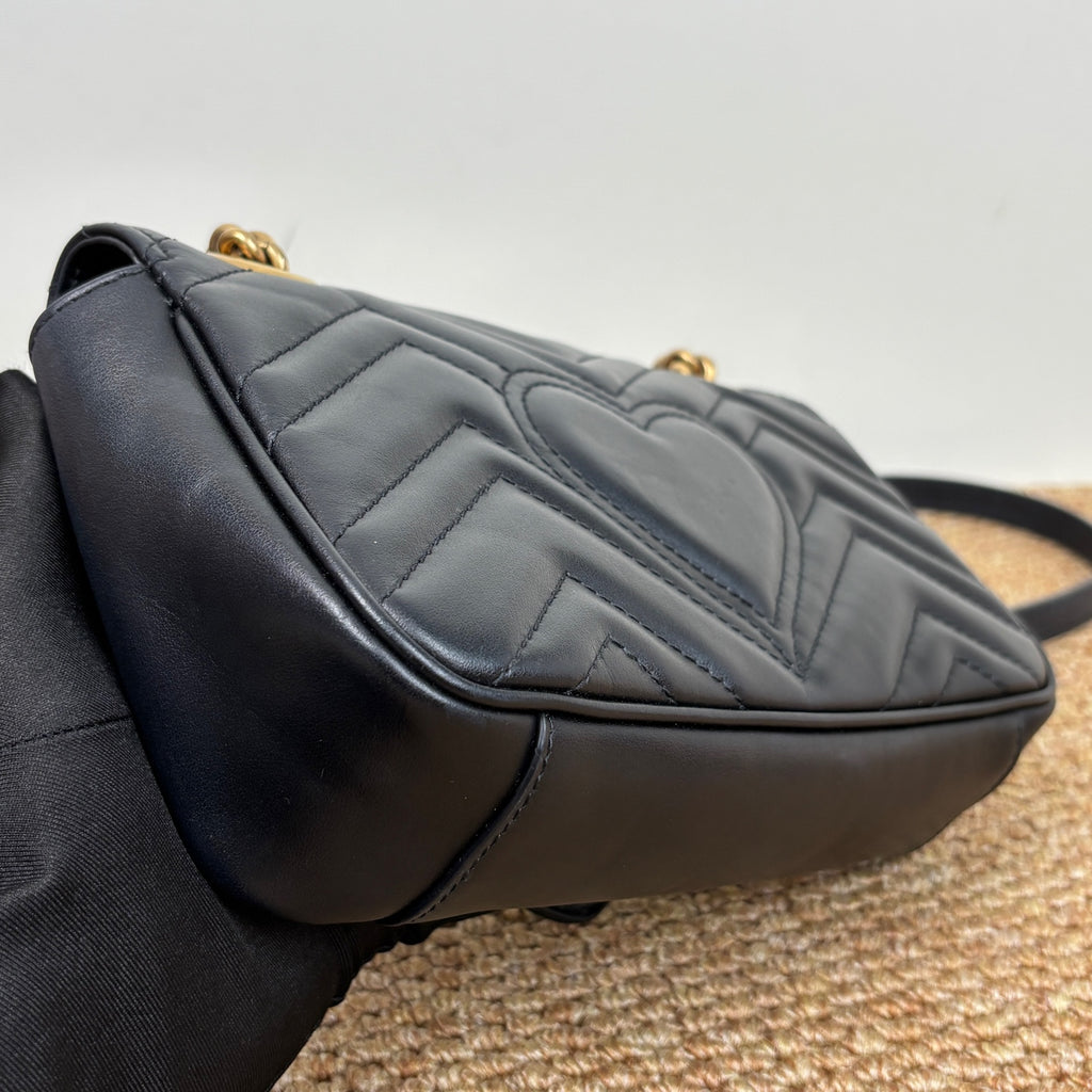 Gucci GG Marmont medium shoulder bag in quilted chevron leather 446744DTDIT1000