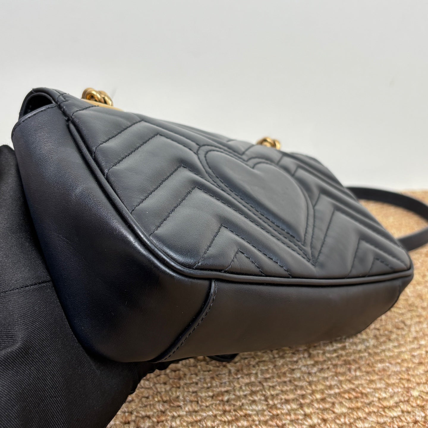 Gucci GG Marmont medium shoulder bag in quilted chevron leather 446744DTDIT1000