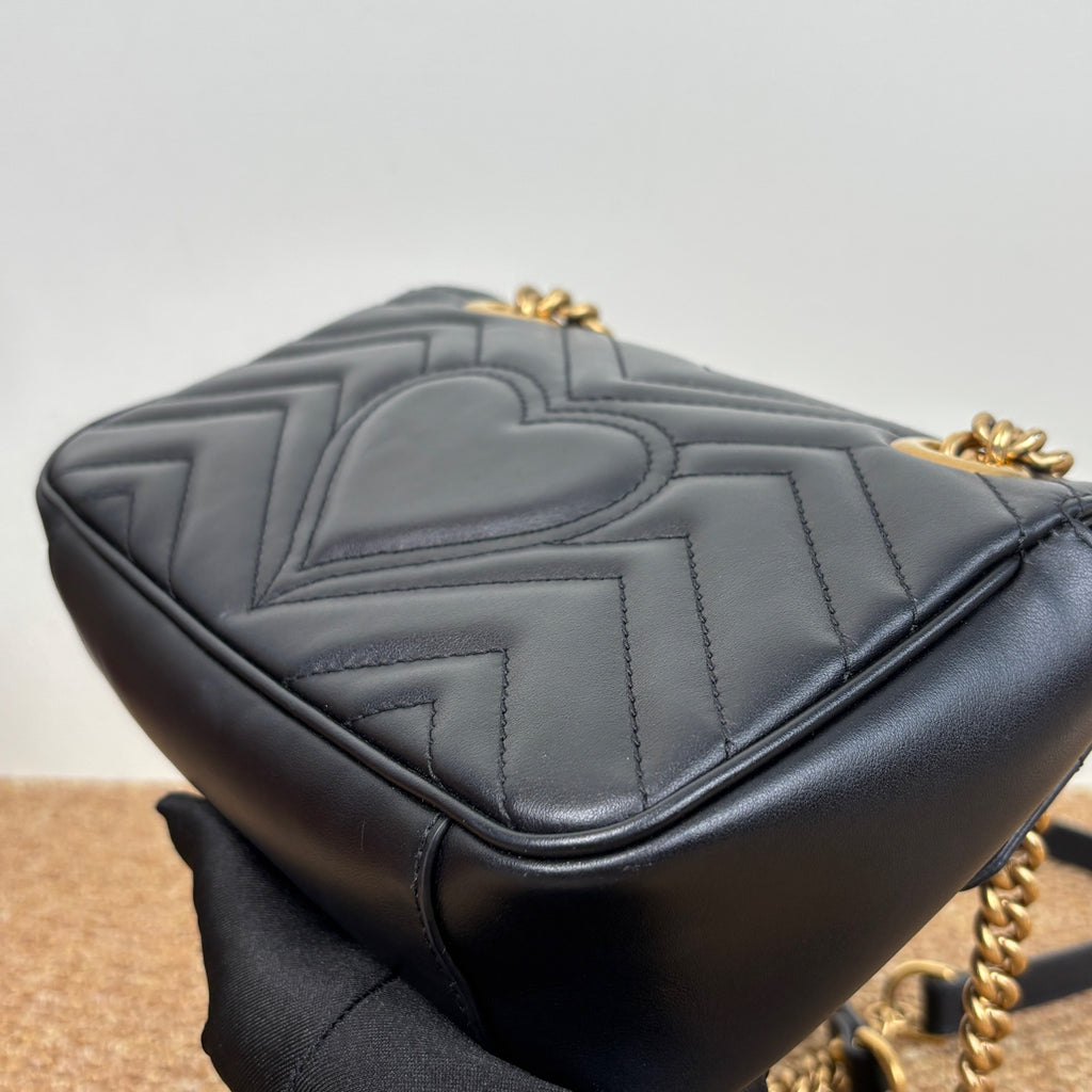 Gucci GG Marmont medium shoulder bag in quilted chevron leather 446744DTDIT1000