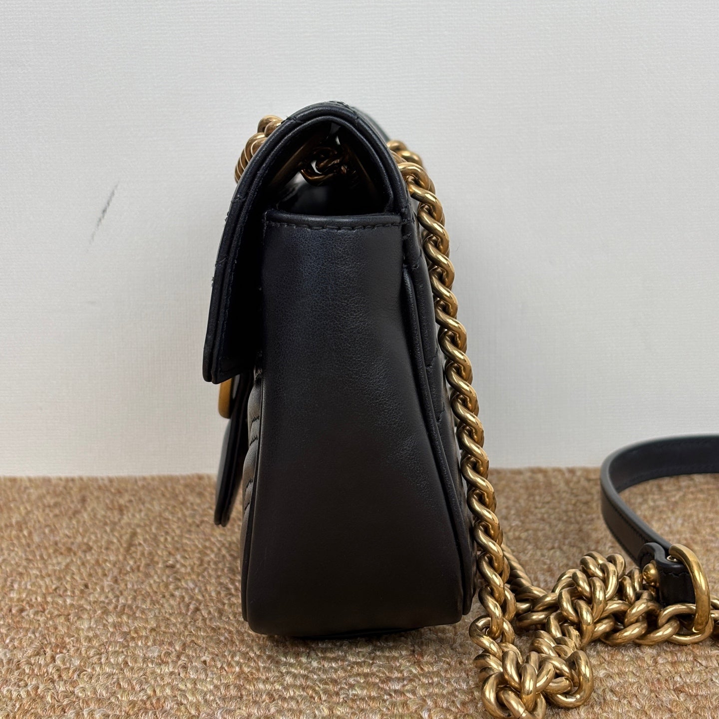 Gucci GG Marmont medium shoulder bag in quilted chevron leather 446744DTDIT1000