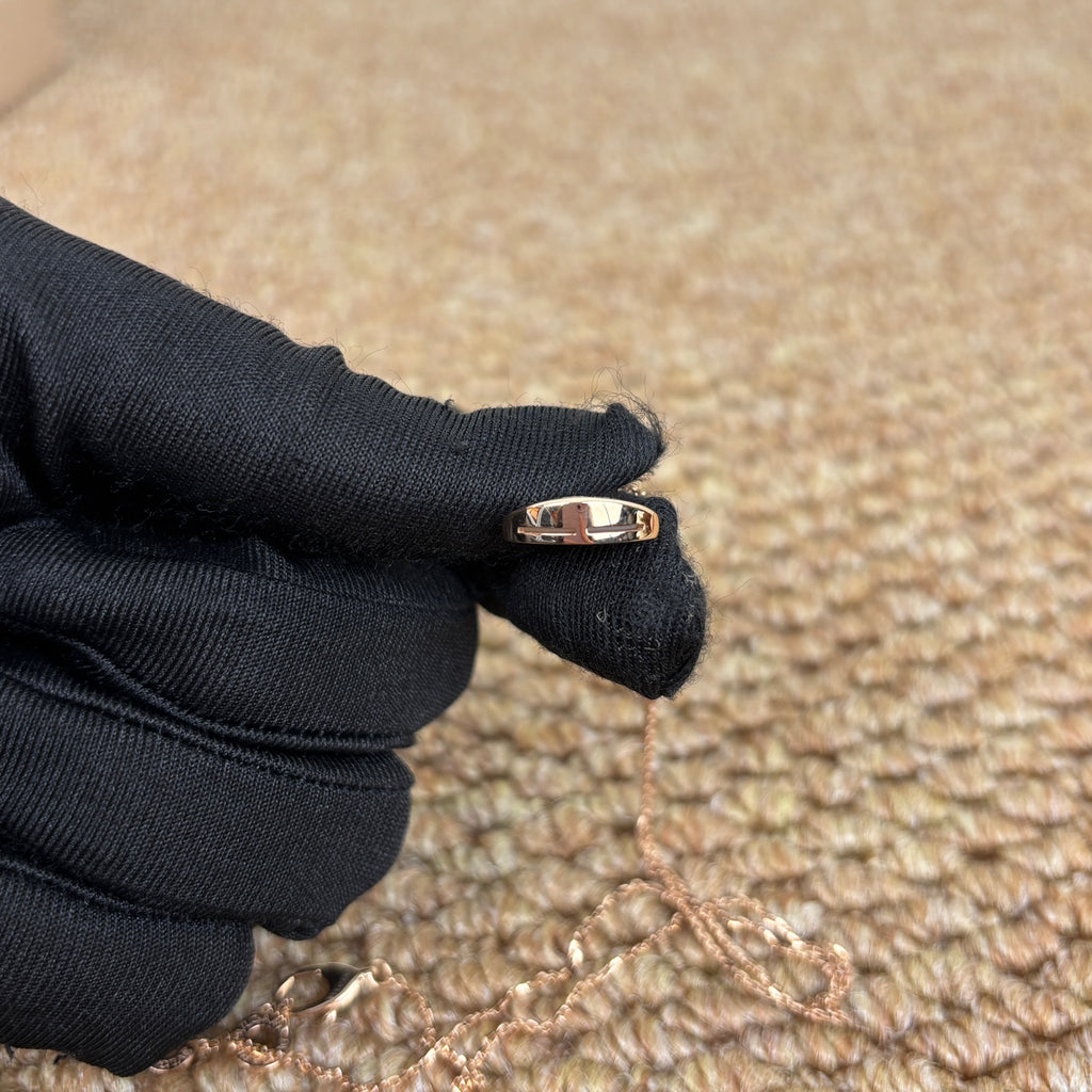 Bvlgari DIVAS’ DREAM necklace in 18 kt rose gold, mother-of-pearl and one diamond