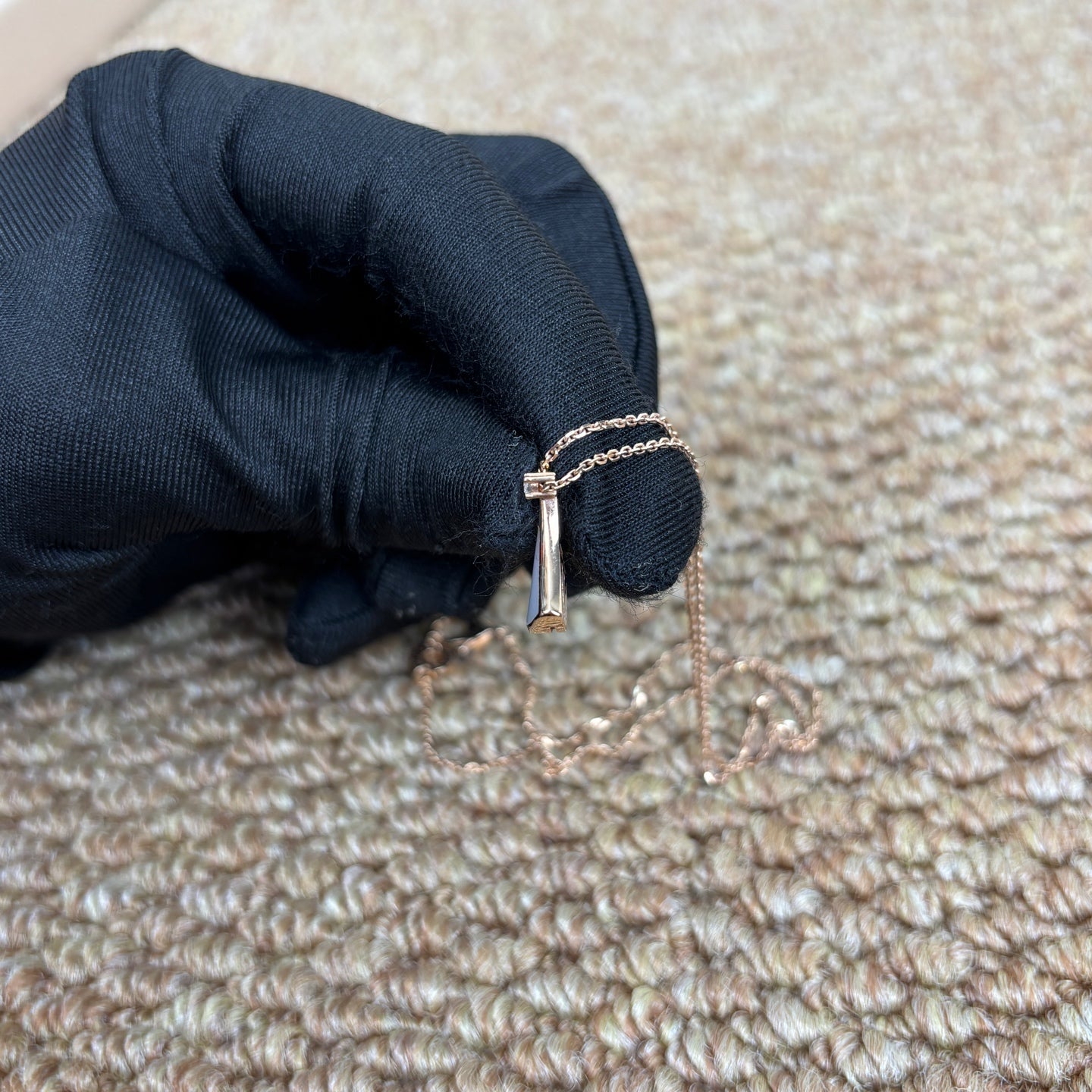 Bvlgari DIVAS’ DREAM necklace in 18 kt rose gold, mother-of-pearl and one diamond