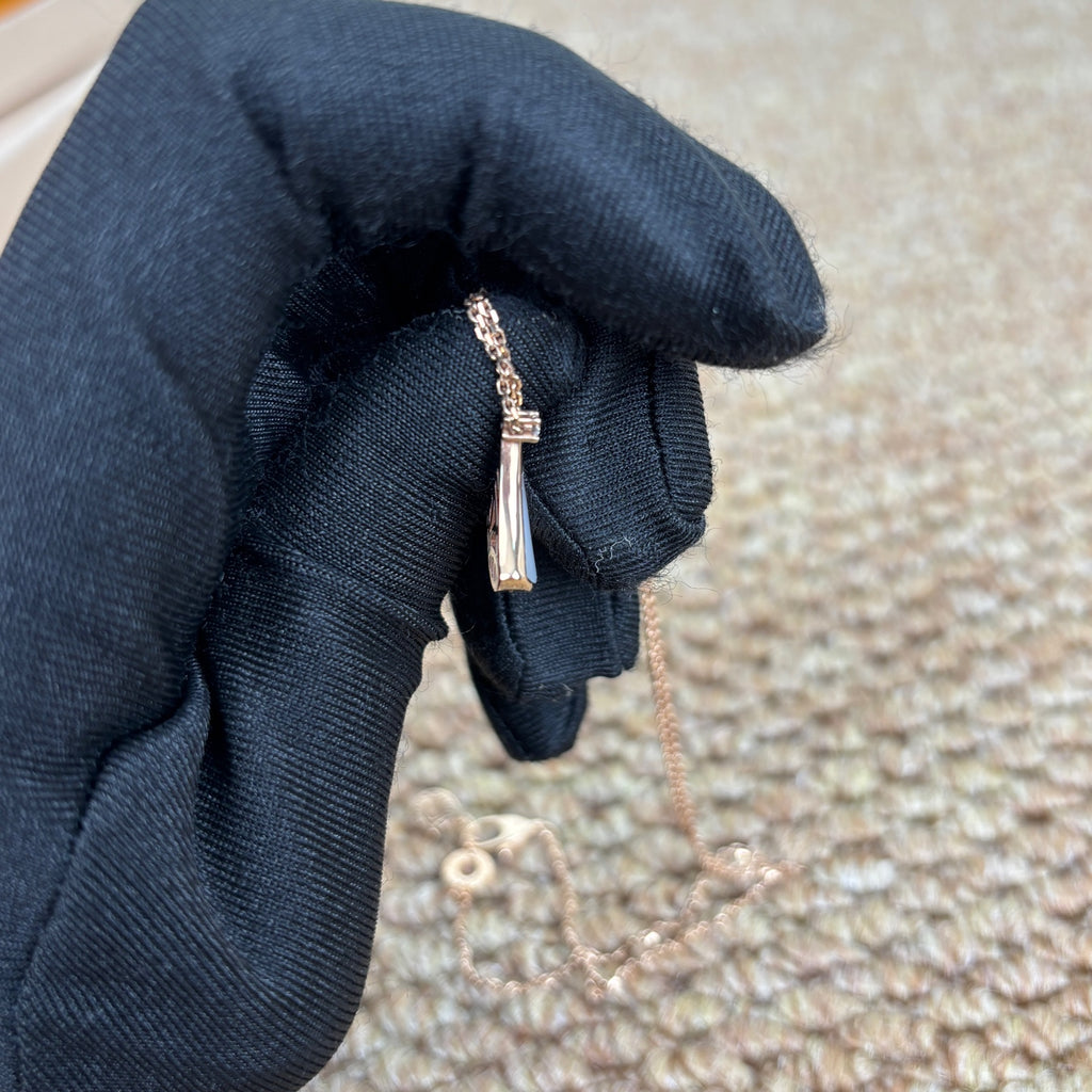 Bvlgari DIVAS’ DREAM necklace in 18 kt rose gold, mother-of-pearl and one diamond