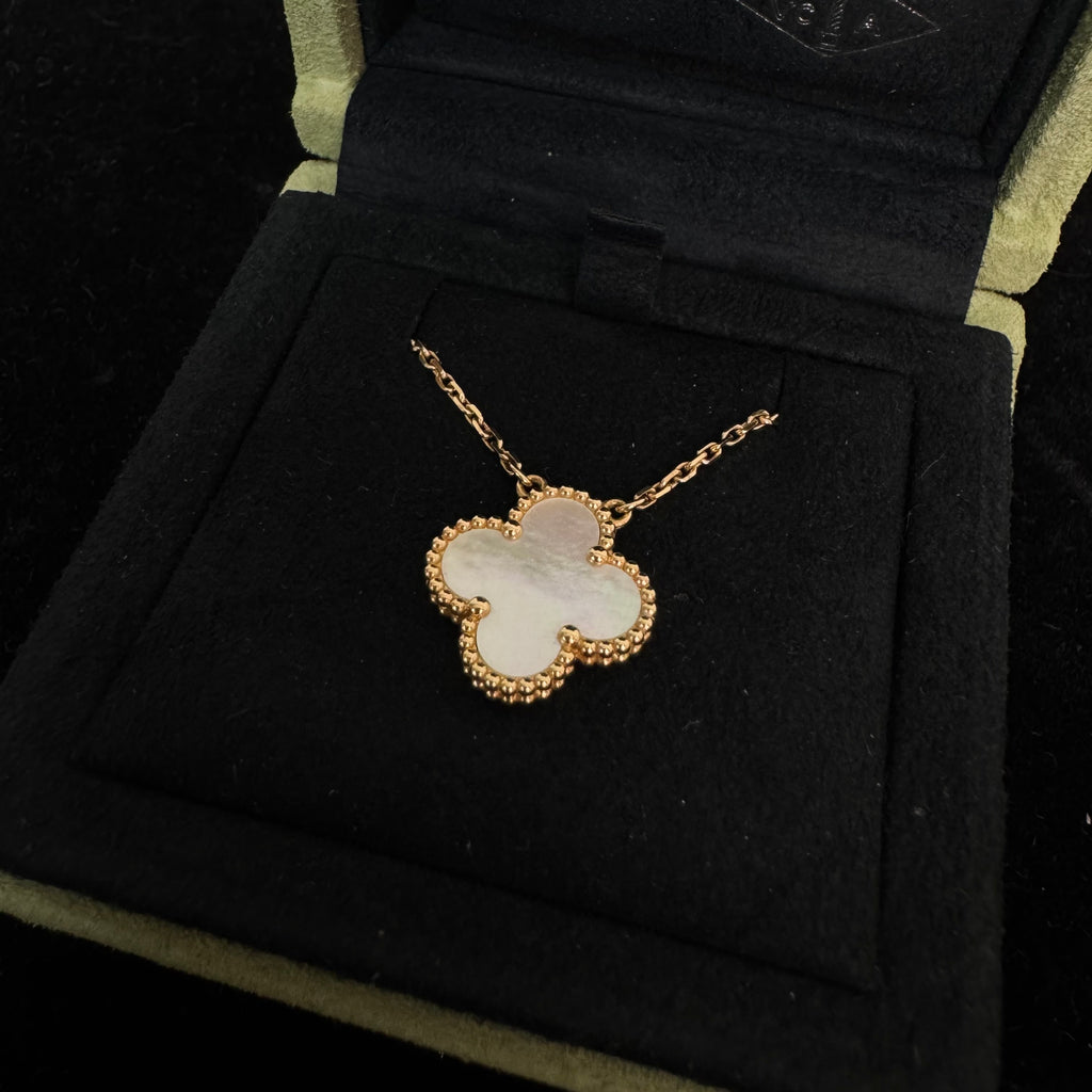 Van Cleef & Arpels Vintage Alhambra pendant, yellow gold, mother-of-pearl VCARA45900