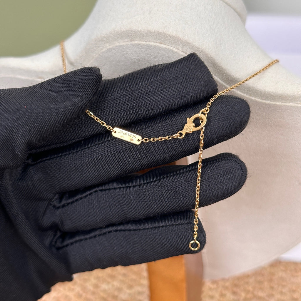 Van Cleef & Arpels Vintage Alhambra pendant, yellow gold, mother-of-pearl VCARA45900