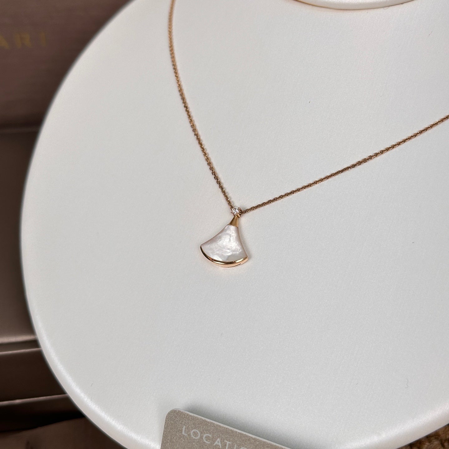 Bvlgari Rose gold DIVAS' DREAM Necklace White with 0.03 ct Diamonds, Mother of Pearl