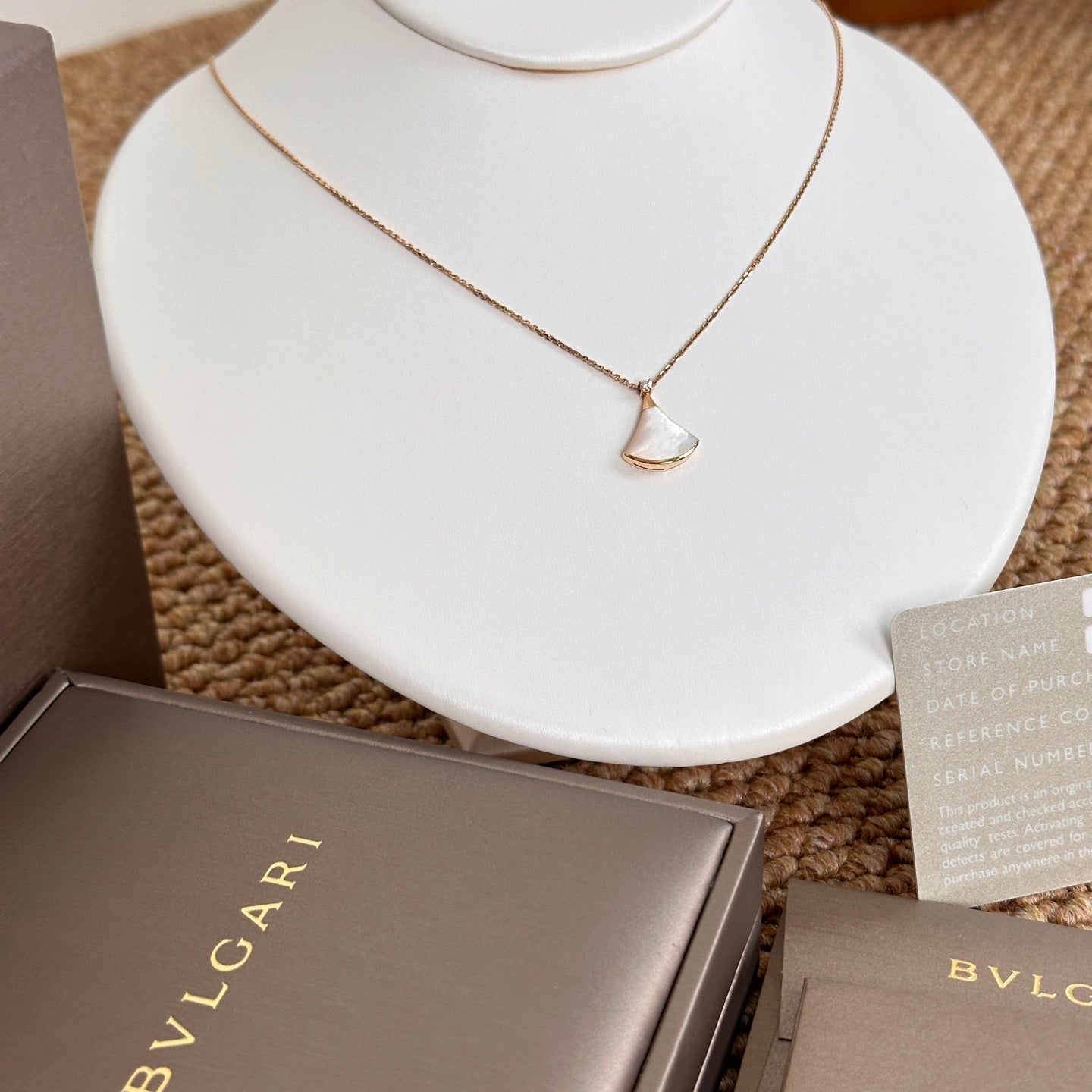 Bvlgari Rose gold DIVAS' DREAM Necklace White with 0.03 ct Diamonds, Mother of Pearl