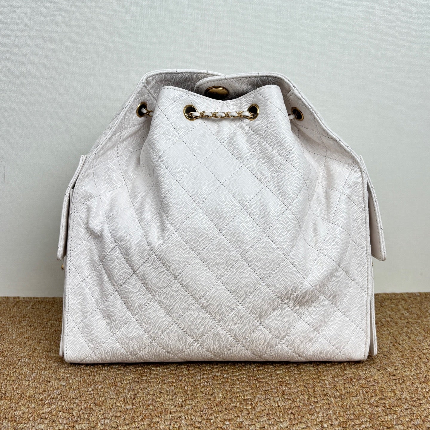 Chanel 25 medium handbag, Grained calfskin & gold-tone metal, white AS5311-B20304-10601