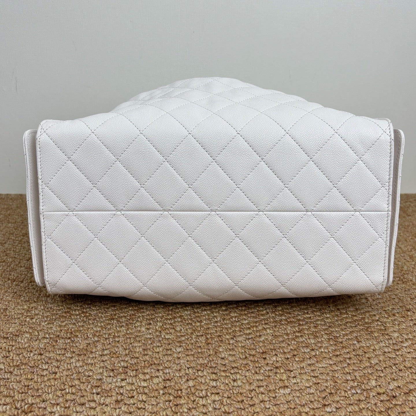 Chanel 25 medium handbag, Grained calfskin & gold-tone metal, white AS5311-B20304-10601