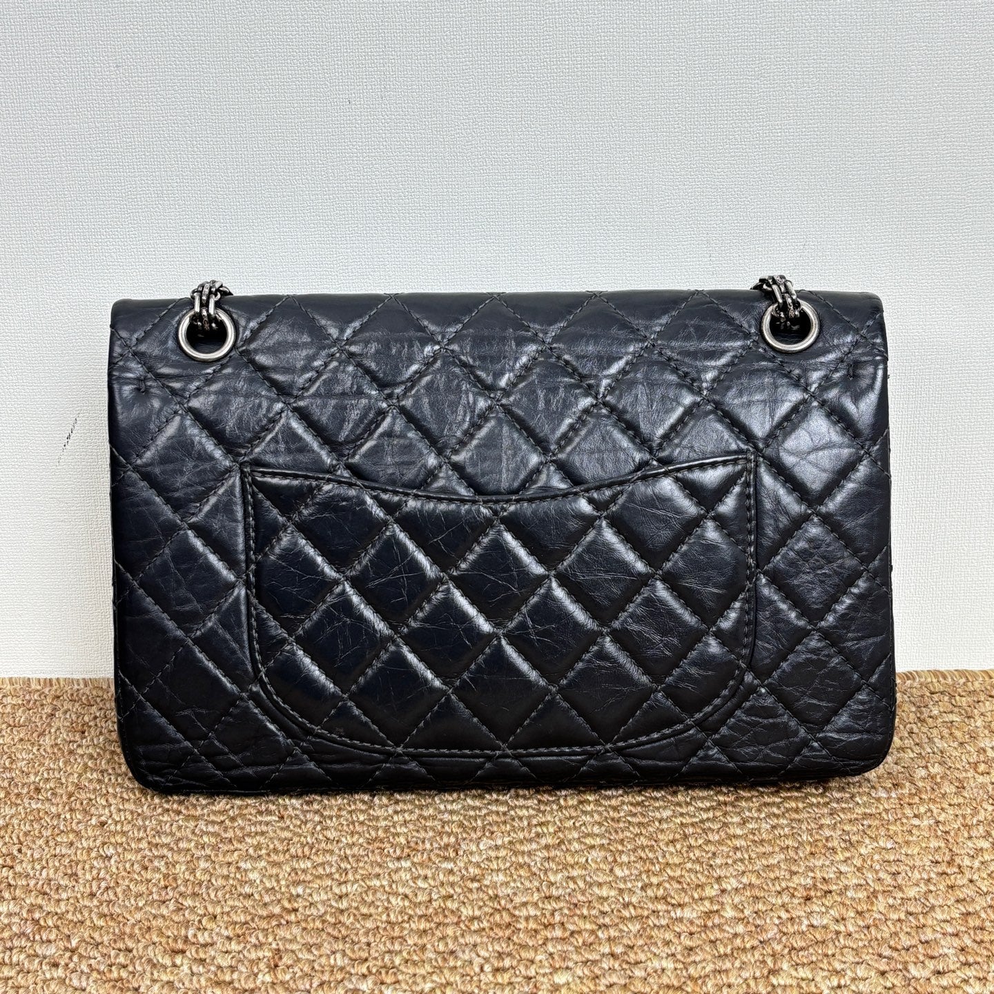 Chanel Large 2.55 handbag, Aged calfskin & gold-tone metal, black A37587Y04634C3906