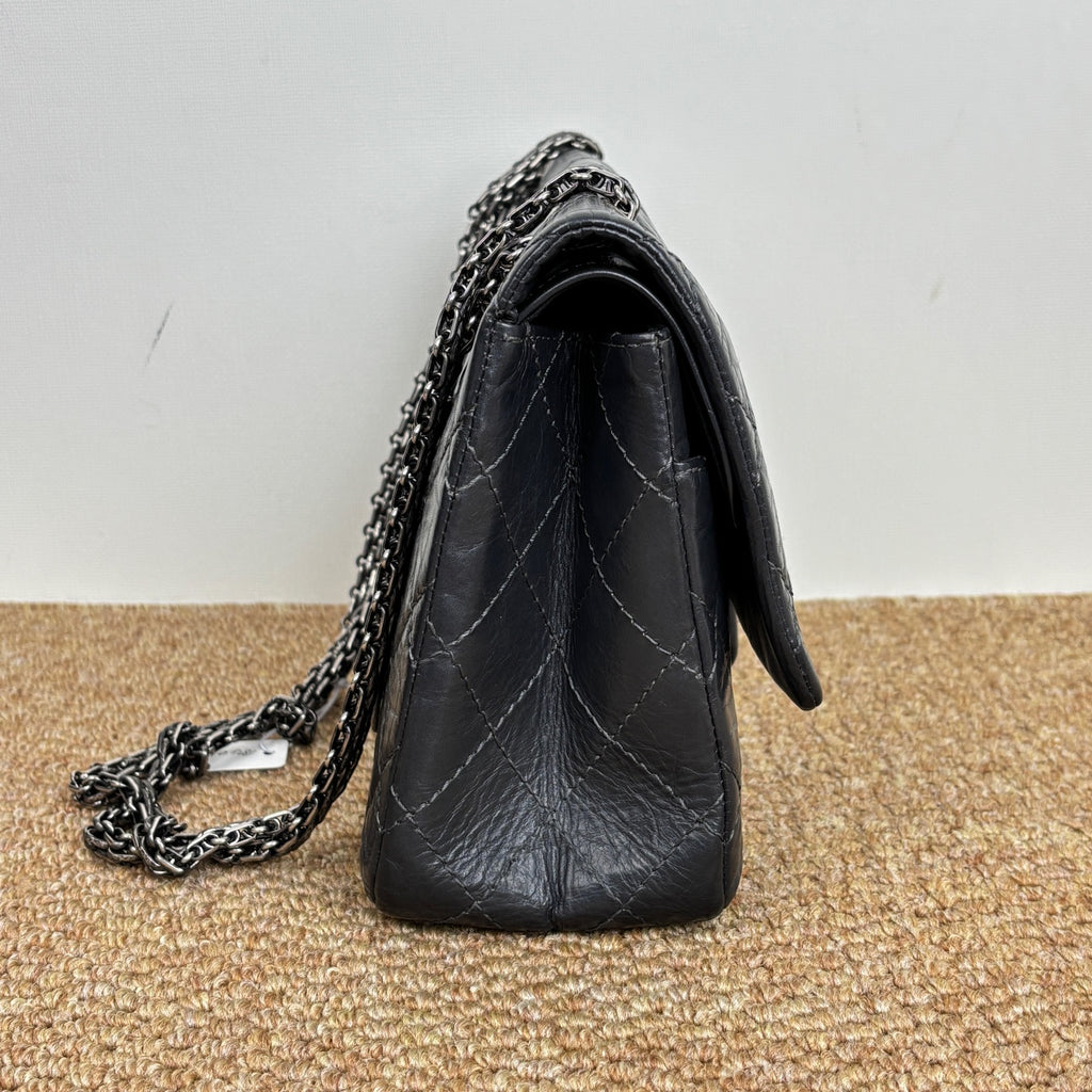 Chanel Large 2.55 handbag, Aged calfskin & gold-tone metal, black A37587Y04634C3906