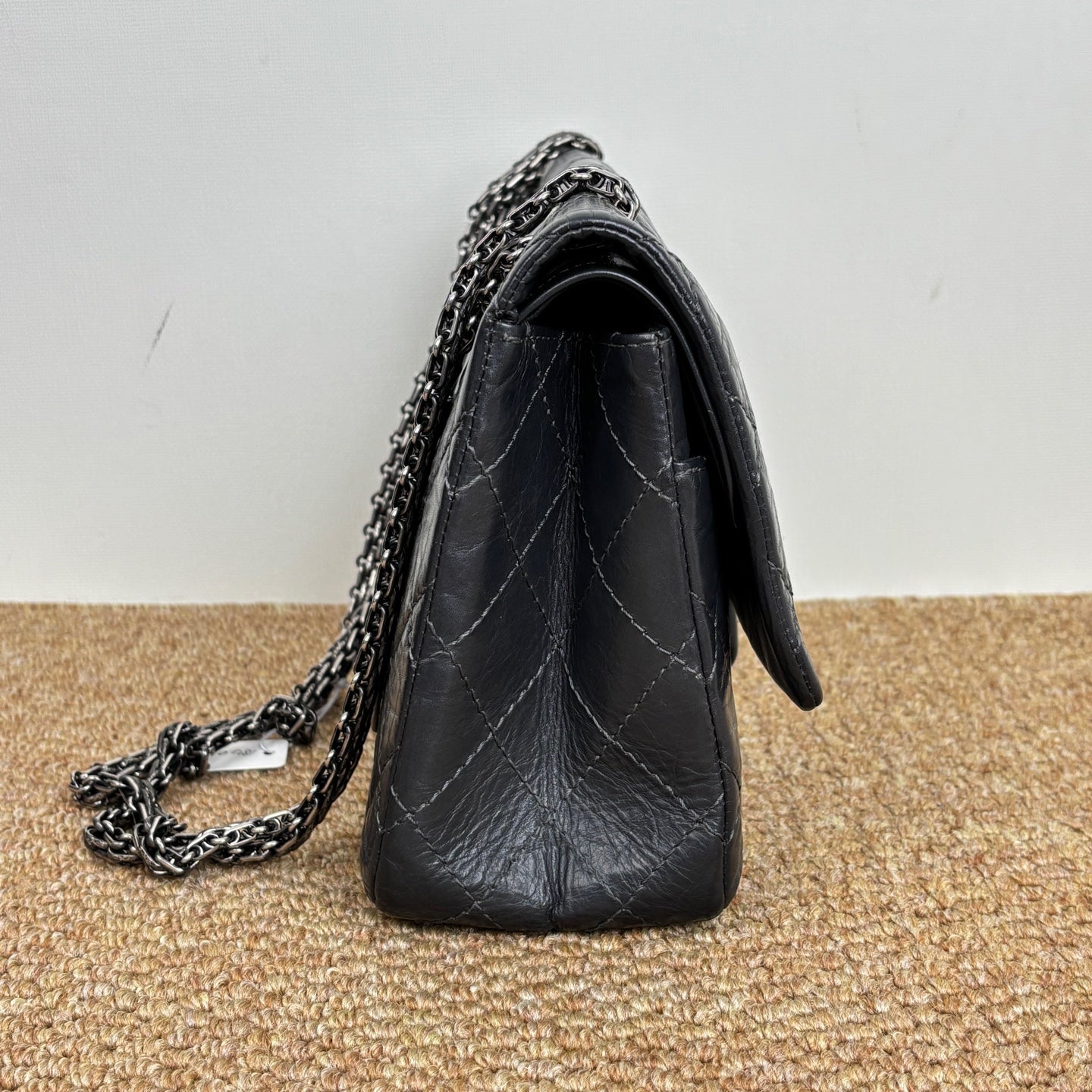 Chanel Large 2.55 handbag, Aged calfskin & gold-tone metal, black A37587Y04634C3906