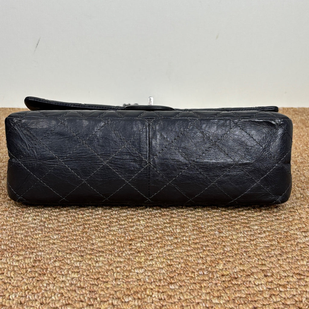 Chanel Large 2.55 handbag, Aged calfskin & gold-tone metal, black A37587Y04634C3906