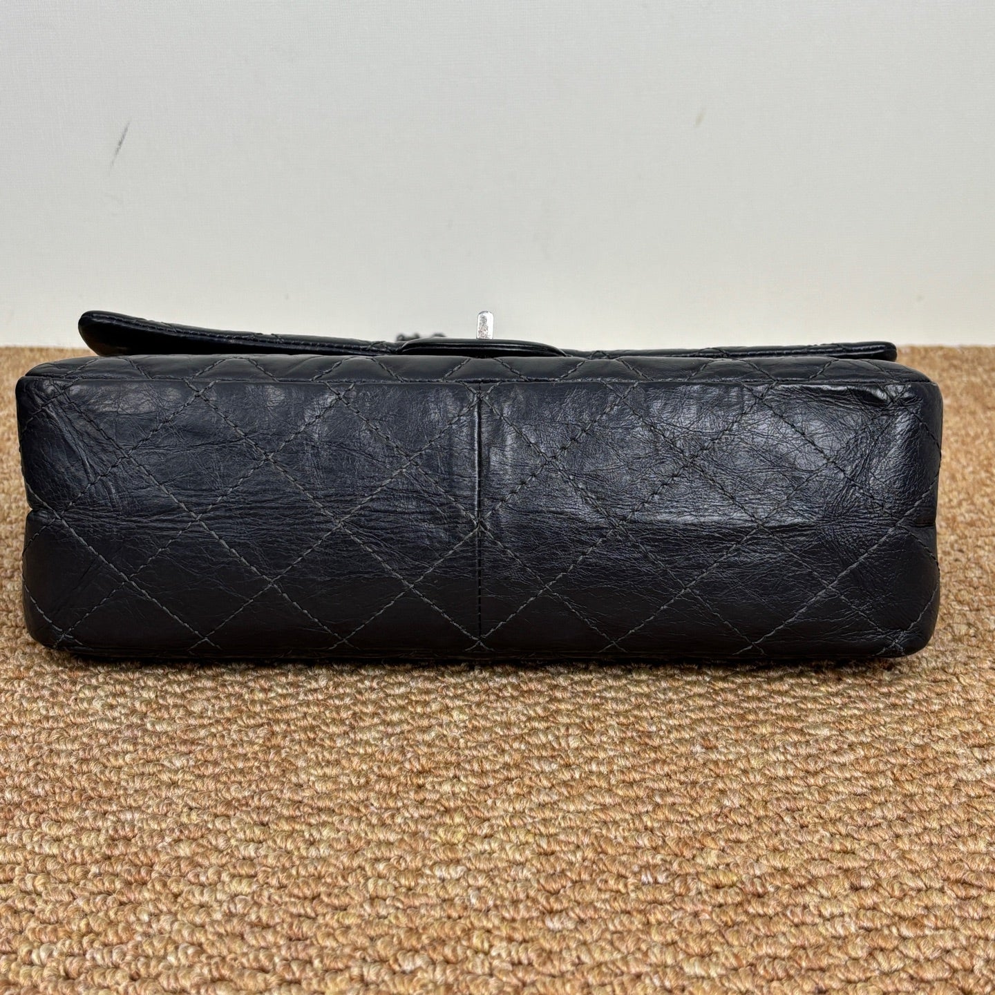 Chanel Large 2.55 handbag, Aged calfskin & gold-tone metal, black A37587Y04634C3906