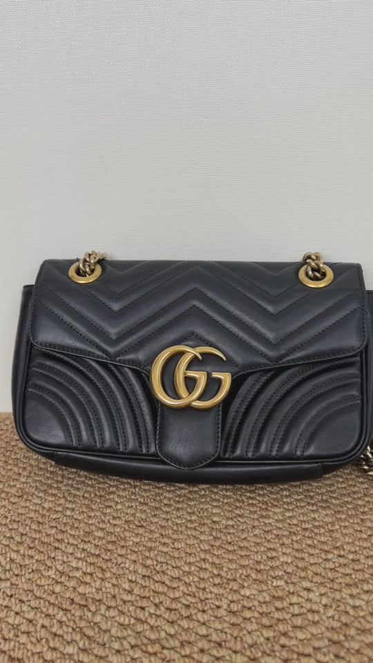 Gucci GG Marmont medium shoulder bag in black matelassé chevron leather 837267AAE381000