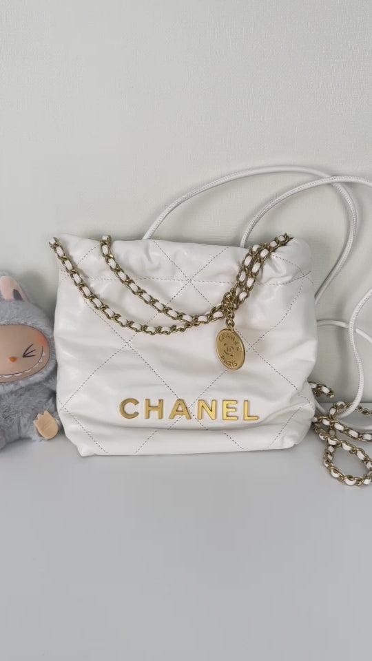 22 Mini Handbag in Shiny Grained Calfskin & Gold-Tone Metal